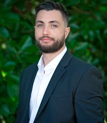 Portrait of Logan Pittman, Real Estate Advisor.